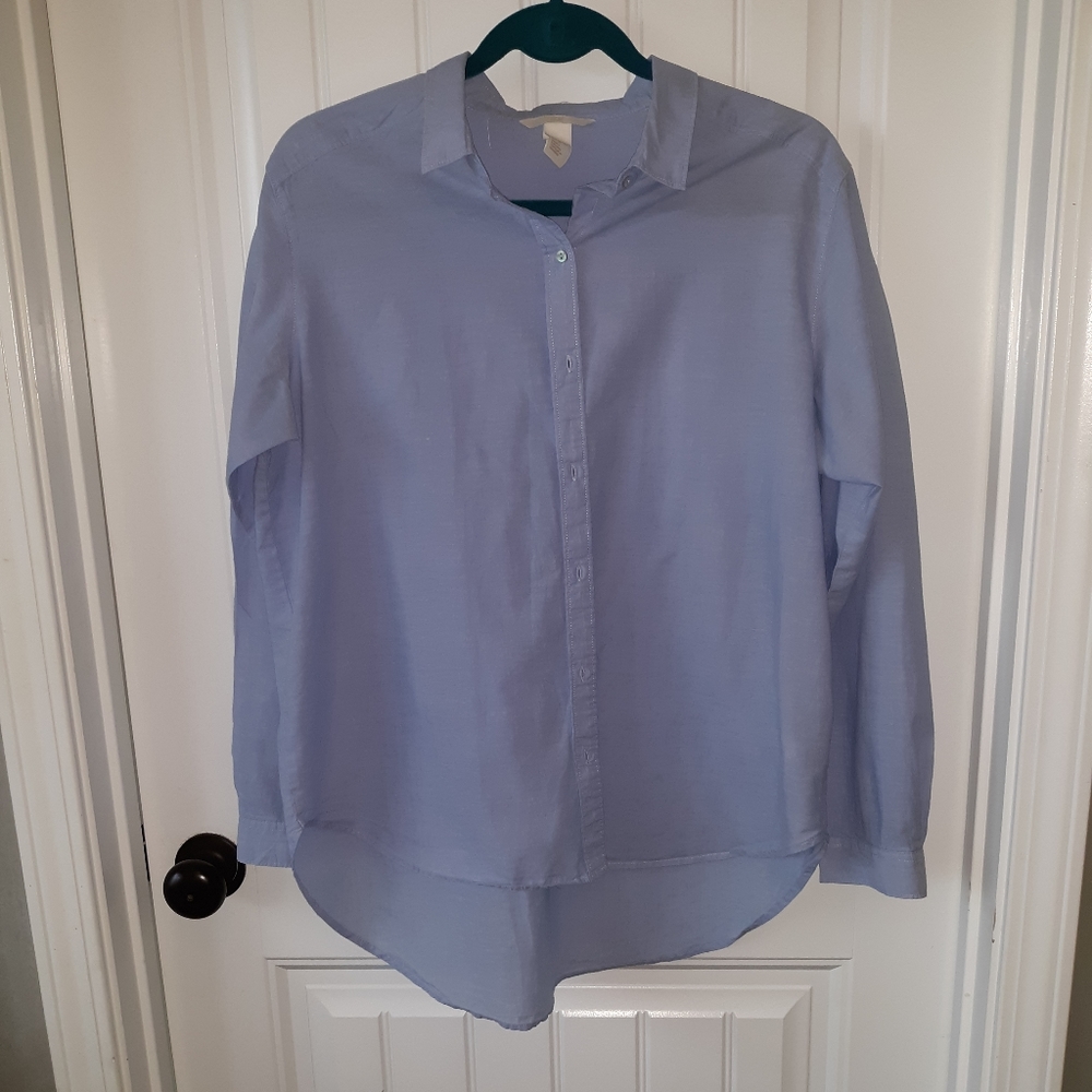 H&M light blue button down shirt